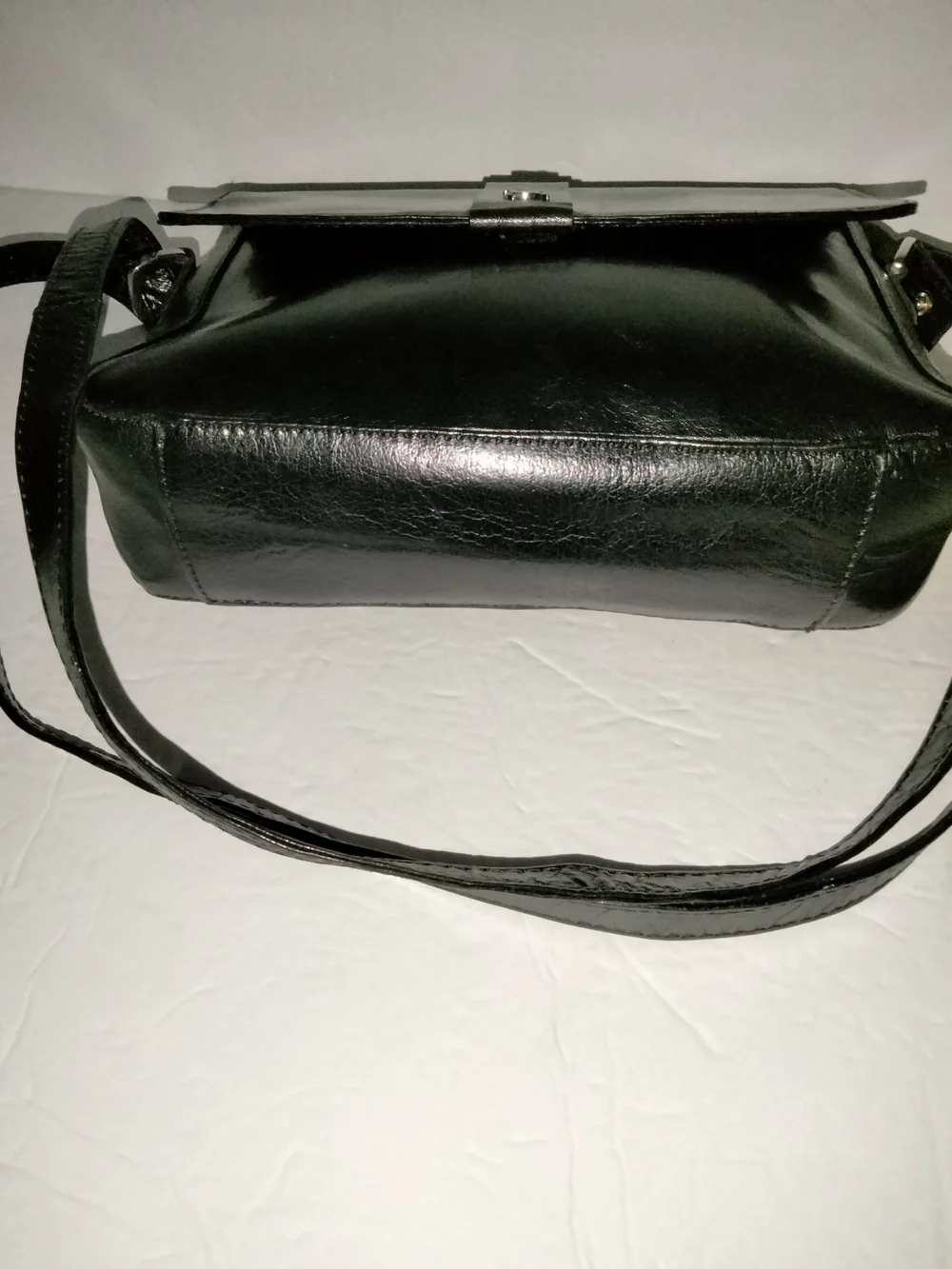 Ashwood Classic Black Genuine Leather Sleek Crossbody Bag with Adjustable Strap